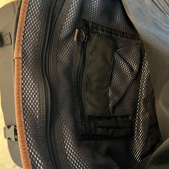 Tumi messenger bag - Picture 3 of 10